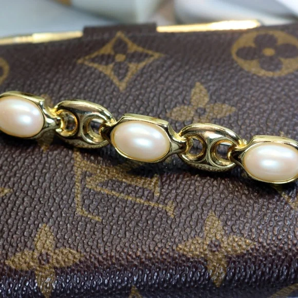 ⚜️PAOLO GUCCI Simulated Pearl Gold Tone Brooch ✨
